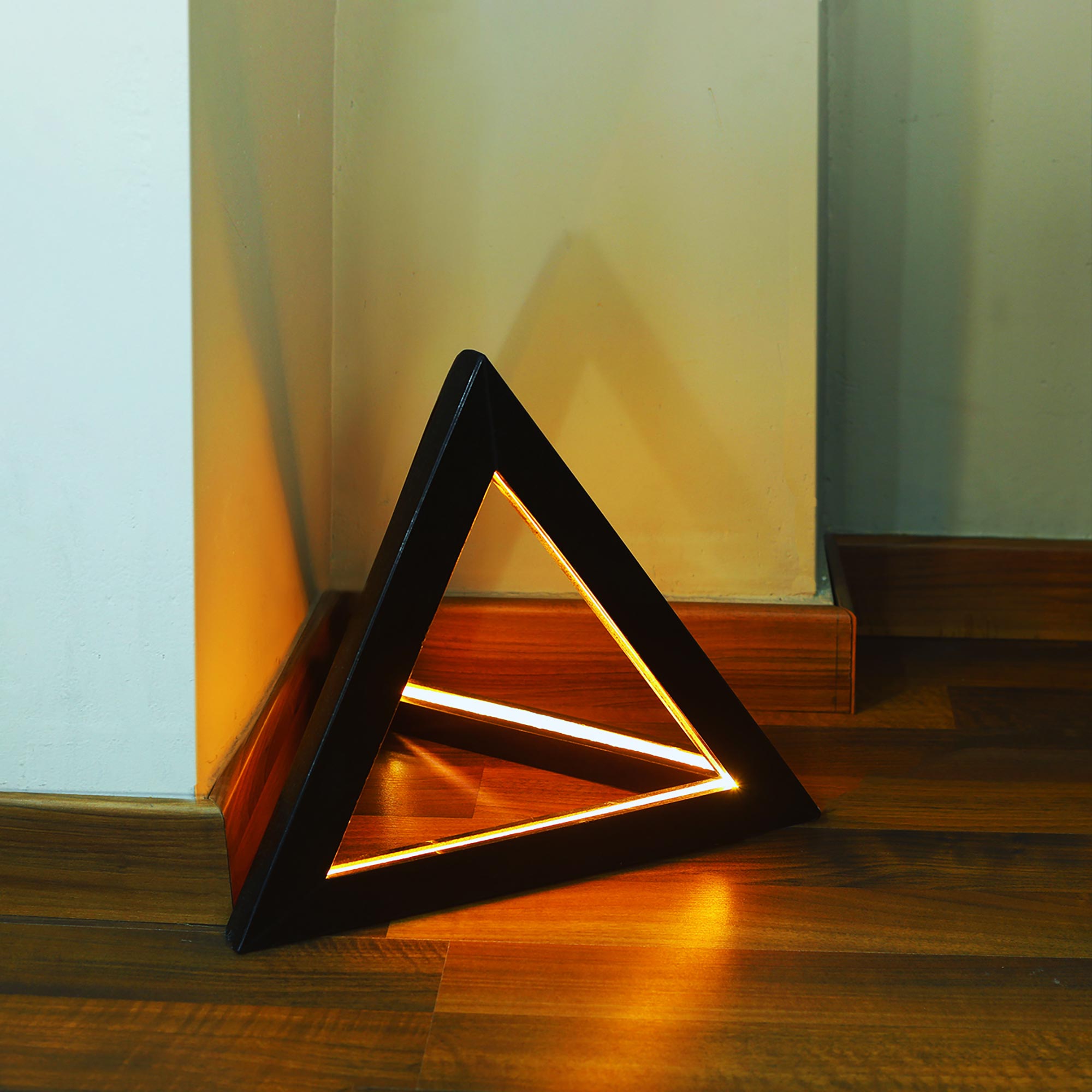 Triangular Lamp – paarkhi